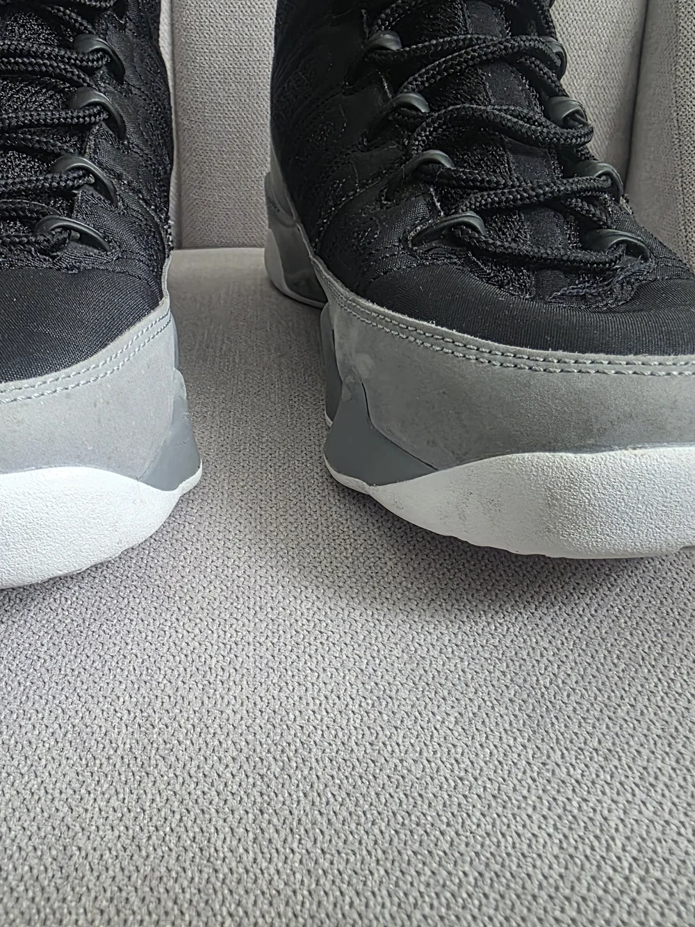 Jordan Retro 9 Particle Grey Men’s Basketball Shoes - Black & Gray Size 8 Used.